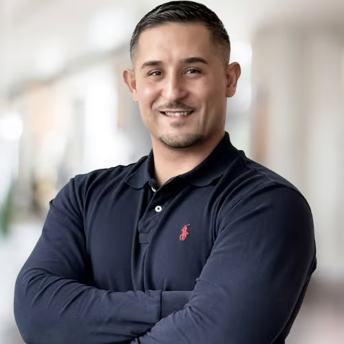 Portrait von Goran Stanojevic, zuständig für Kundenberatung